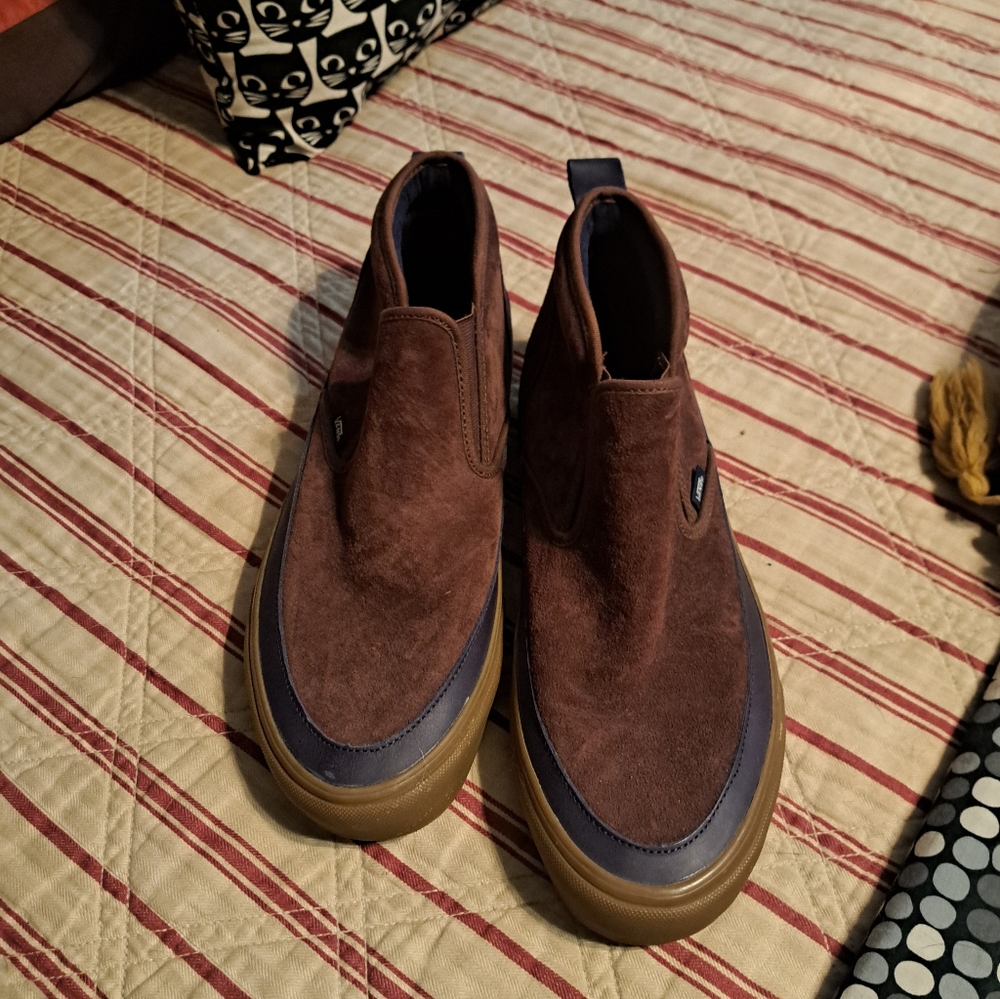 NWOB!!! Vans Men’s MID Slip-On Suede Casual Shoe - Brown. Mens Size 11.5